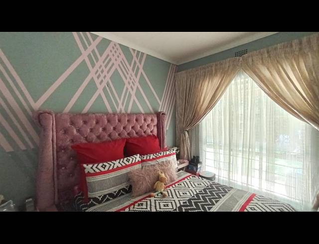 3 BEDROOM FREESTANDING FOR SALE IN BIRCHLEIGH NORTH